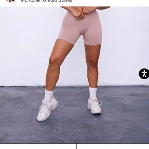 Medium set active shorts